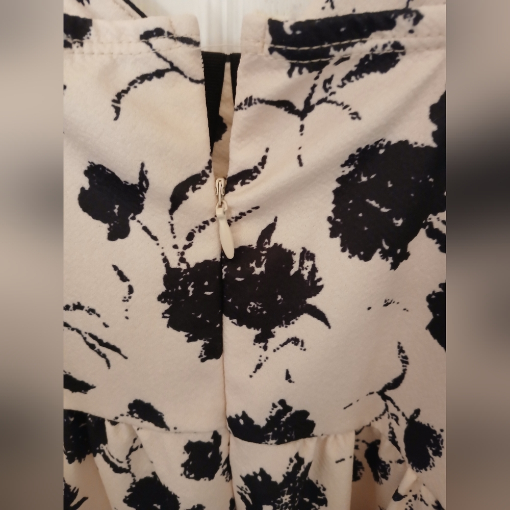 Dress - Picture 5 of 10